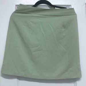 Bodycon skirt. Never worn!!! Size: Medium.